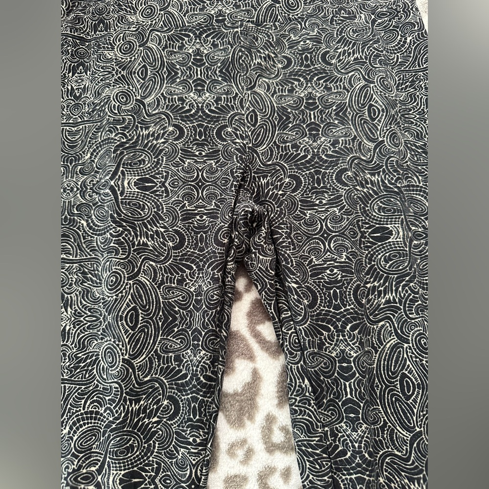 LuLaRoe Doodle Print Leggings in Black Tan One Size 2-10 - Picture 4 of 16